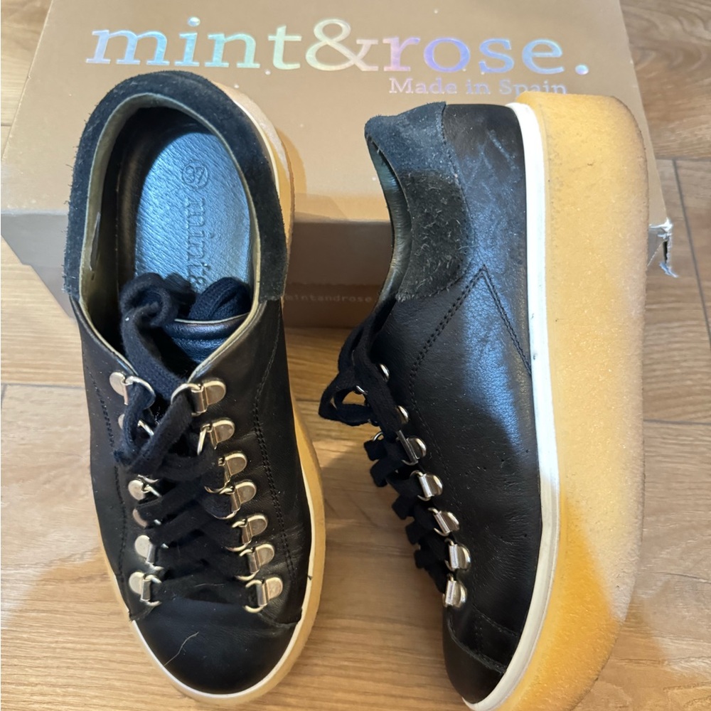 Mint & Rose Black Sneakers